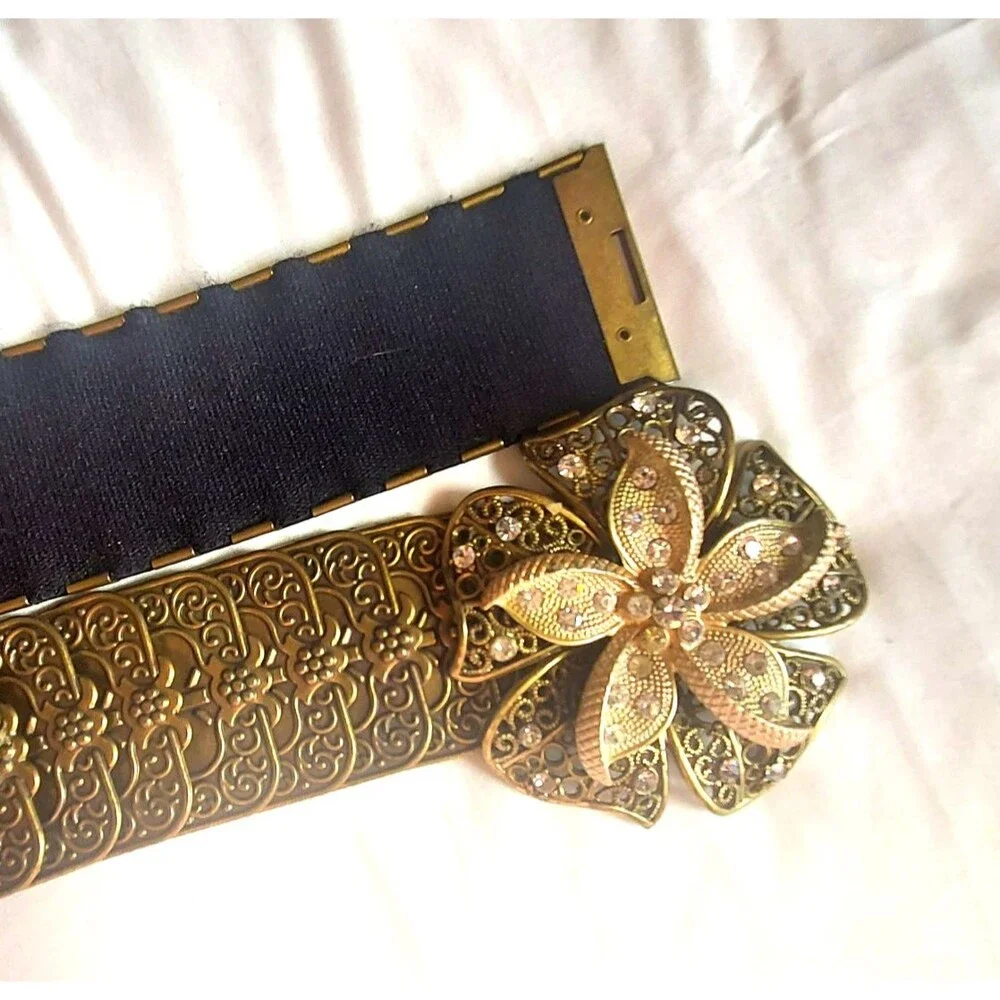 VINTAGE METAL SCALLOPED ELASTIC BELT RHINESTONES FLOWER BUCKLE HANDCRAFTED